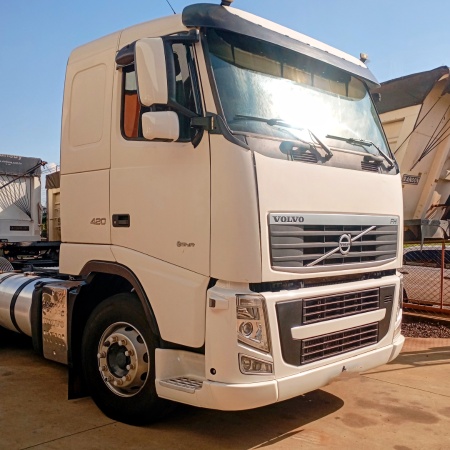 Caminhão Volvo FH420 6X2 ano 2013