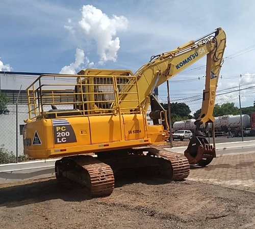 Escavadeira Komatsu PC200 ano 2017