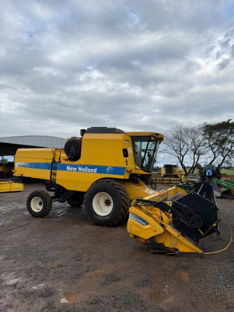 Colheitadeira New Holland TC 5090   ano 2010