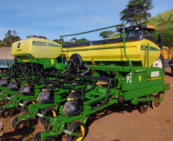 Plantadeira John Deere 2115 CCS ano 2013
