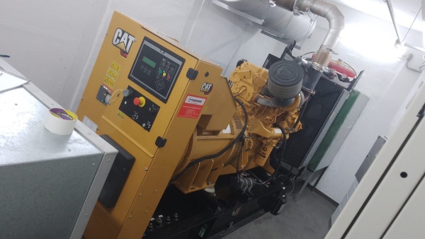 Gerador de Energia Caterpillar 500 kVA ano 2020