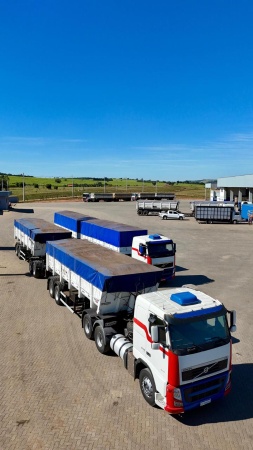 Caminhão Volvo FH 540 ano 2013