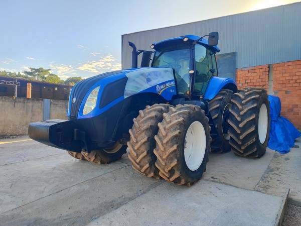 Trator New Holland T8 385 ano 2015