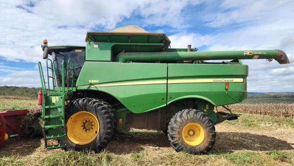 Colheitadeira John Deere S550 ano 2015