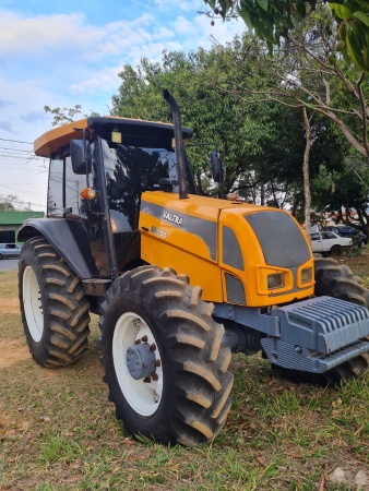 Trator Valtra BM 100 4x4 ano 2011