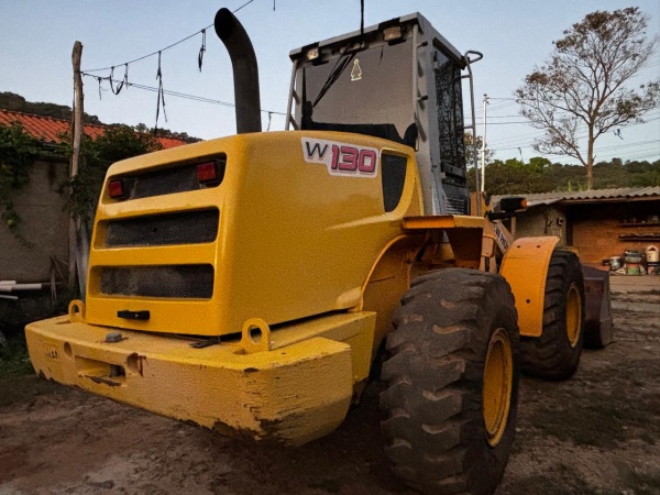 Pá Carregadeira New Holland W130 ano 2015