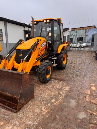 Retroescavadeira JCB 3CX ano 2022