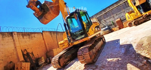 Escavadeira Caterpillar 315DL ano 2012