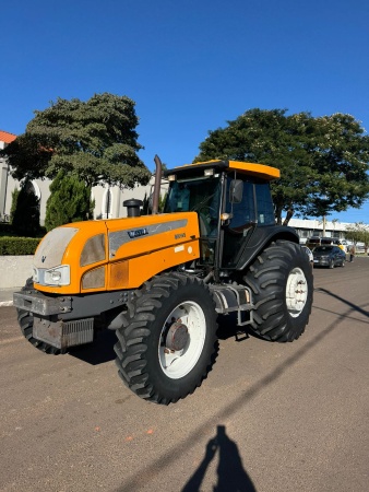 Trator Valtra BH145 ano 2013
