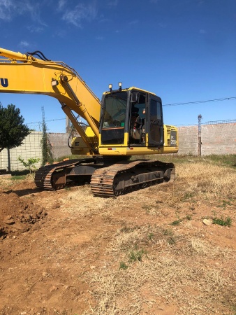 Escavadeira Komatsu PC200-8 ano 2009