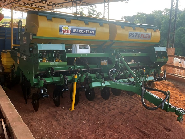 Plantadeira Tatu Marchesan PST 4 Flex ano 2016