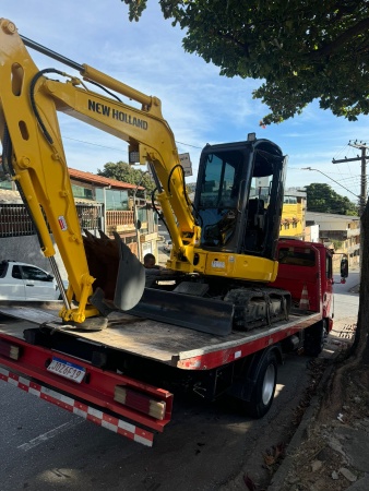 Mini Escavadeira New Holland E35B ano 2016