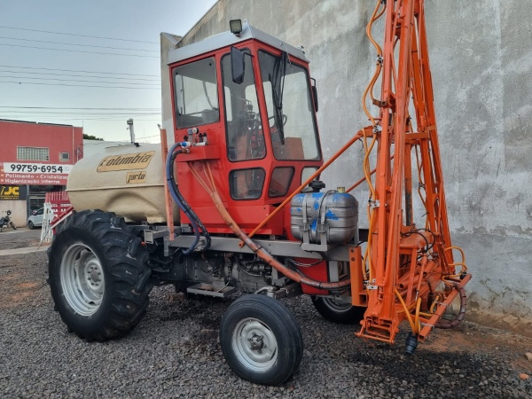 Pulverizador Autopropelido Massey Ferguson MF 275 Adaptado ano 1988