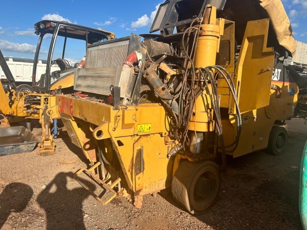 Fresadora Caterpillar PM102 ano 2009