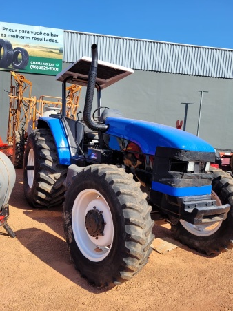 Trator New Holland TM 135 ano 2002