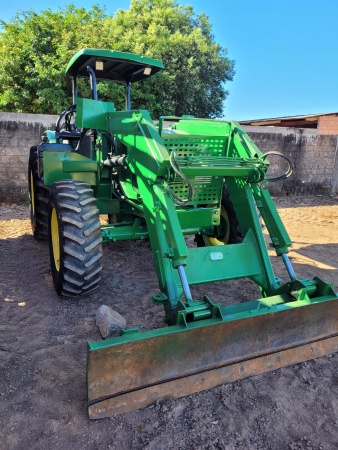 Trator John Deere 6125 ano 2015