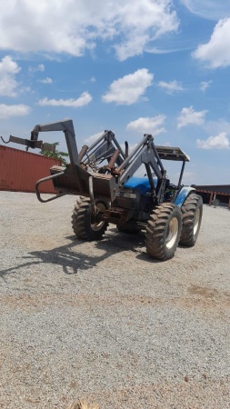 Trator New Holland TM 140 ano 2000