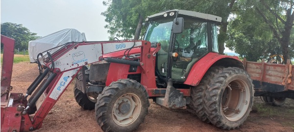 Trator Massey Ferguson 6711 ano 2015