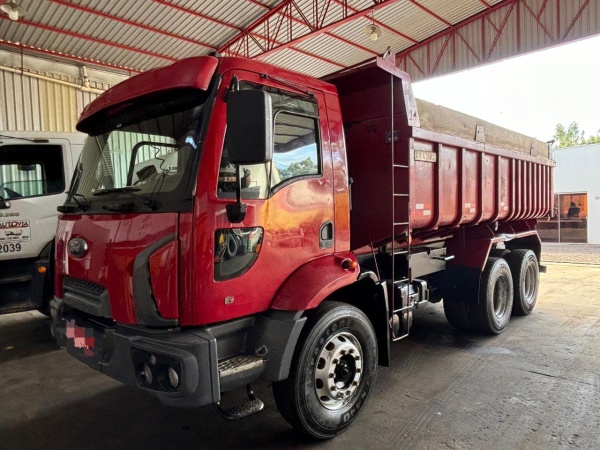 Caminhão Ford CARGO 2628 ano 2011