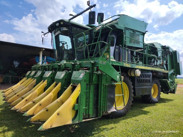 Colheitadeira John Deere 7760 ano 2011