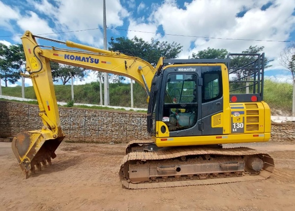 Escavadeira Komatsu PC130 ano 2023