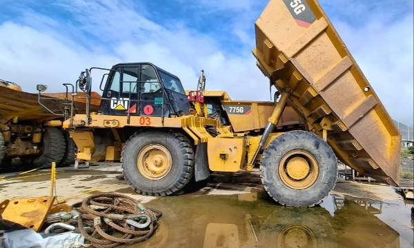 Caminhão Fora de Estrada Caterpillar 775G ano 2012