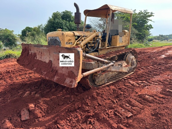 Trator de Esteira Caterpillar D4D ano 1978