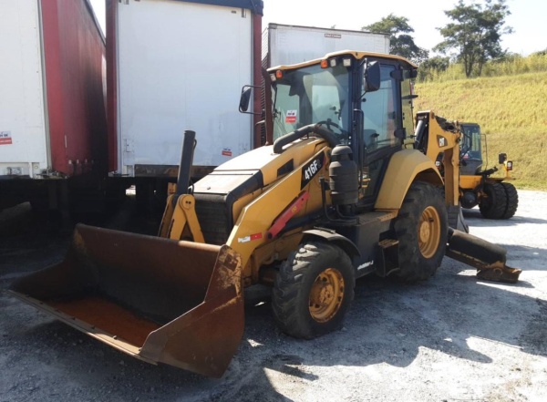Retroescavadeira Caterpillar 416 F2 ano 2019