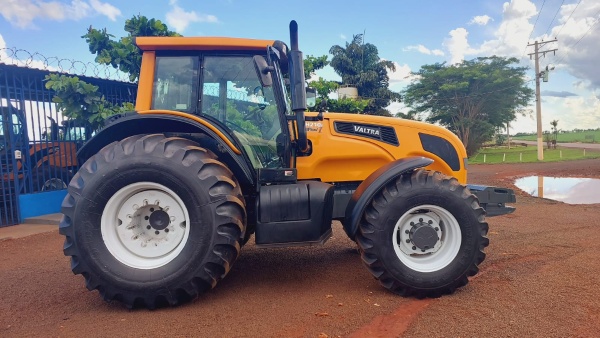 Trator Valtra BH 210 ano 2014
