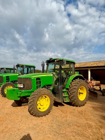 Trator John Deere 6135J ano 2017