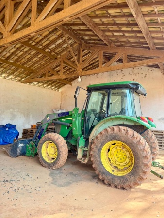 Trator John Deere 5078 E ano 2017 - 5078 E - Máquinas Agrícolas