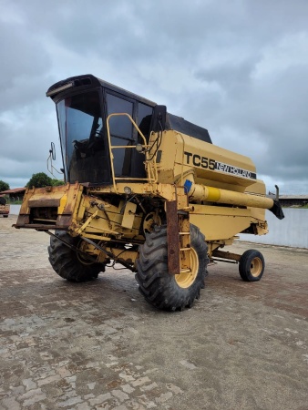 Colheitadeira New Holland TC 55 ano 1998