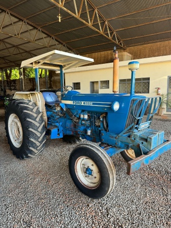 Trator Ford 6600 ano 1984