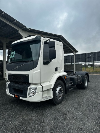 Caminhão Volvo VM330 4x2 ano 2022