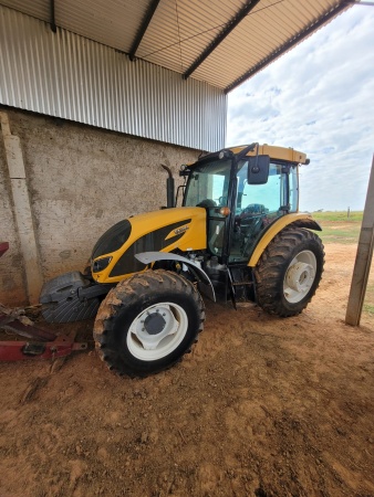 Trator Valtra A114 ano 2019