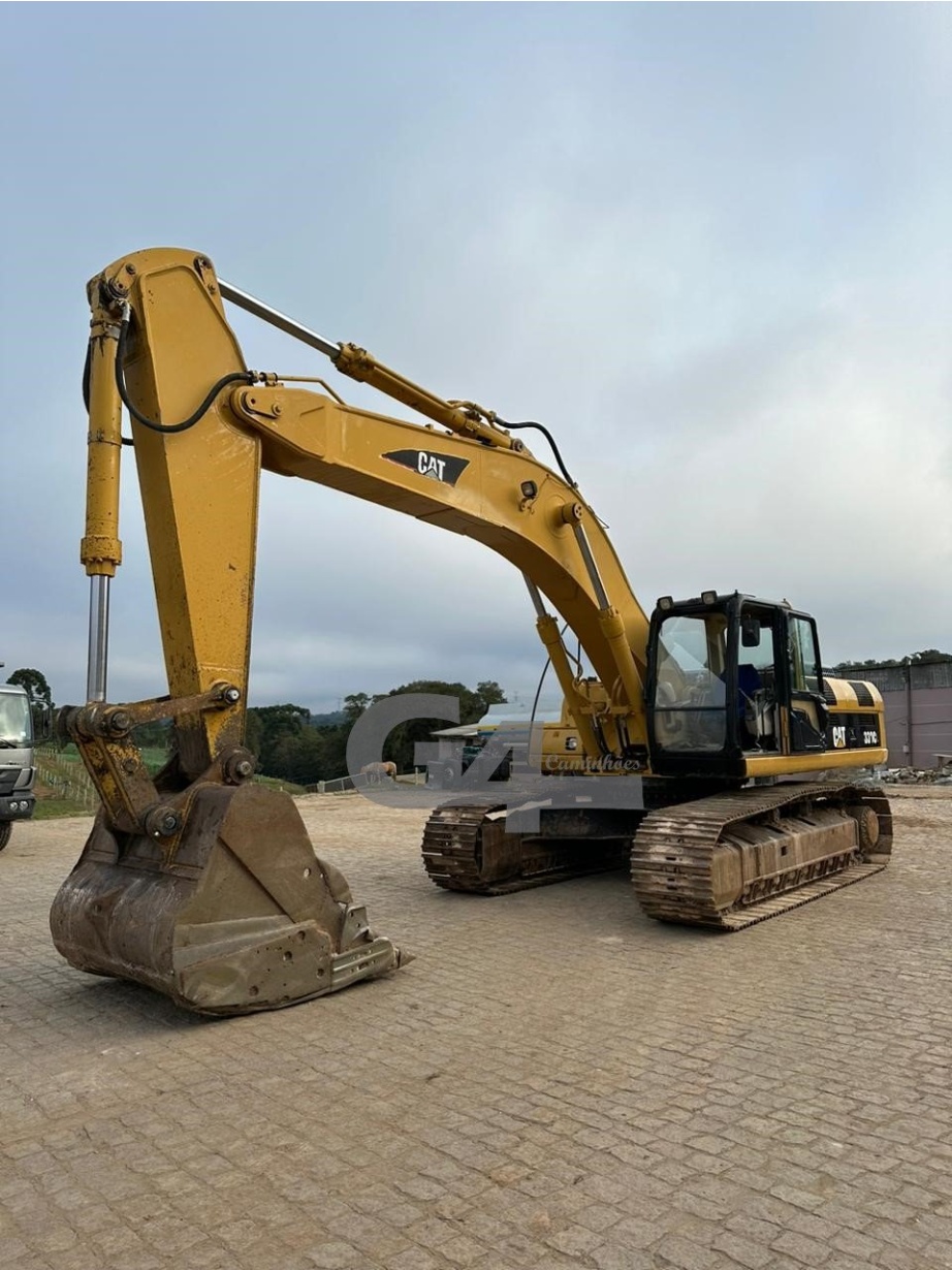 Escavadeira Caterpillar 330 ano 2002