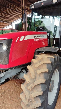 Trator Massey Ferguson MF4292/4 ano 2013 - MF4292/4 - Máquinas Agrícolas