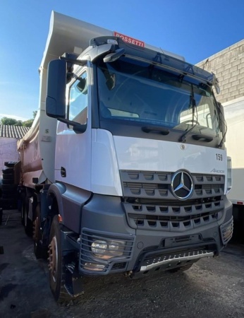 Caminhão Mercedes Benz Arocs 4851 ano 2023
