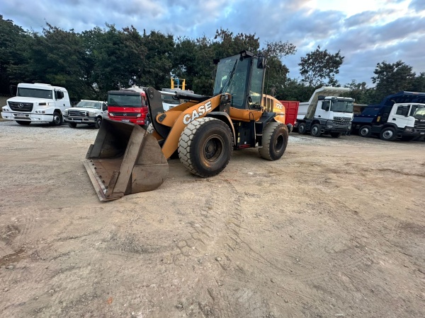 Pá Carregadeira Case 721E ano 2021
