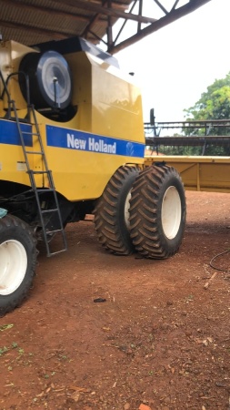 Colheitadeira New Holland TC 5090   ano 2010