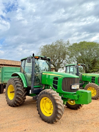 Trator John Deere 6135J ano 2017
