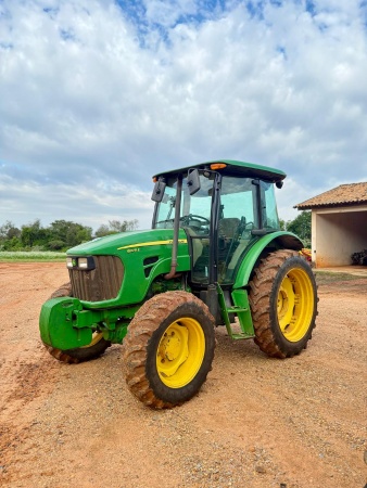 Trator John Deere 5078 E ano 2017