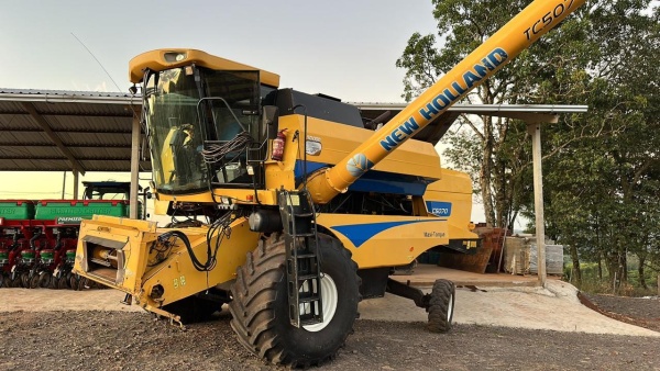 Colheitadeira New Holland TC 5070 ano 2016