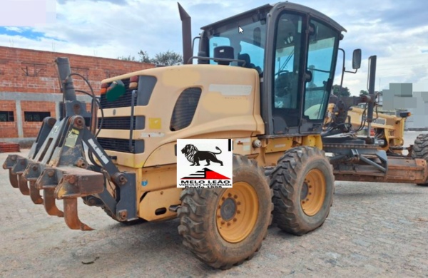 Motoniveladora New Holland RG140B ano 2013