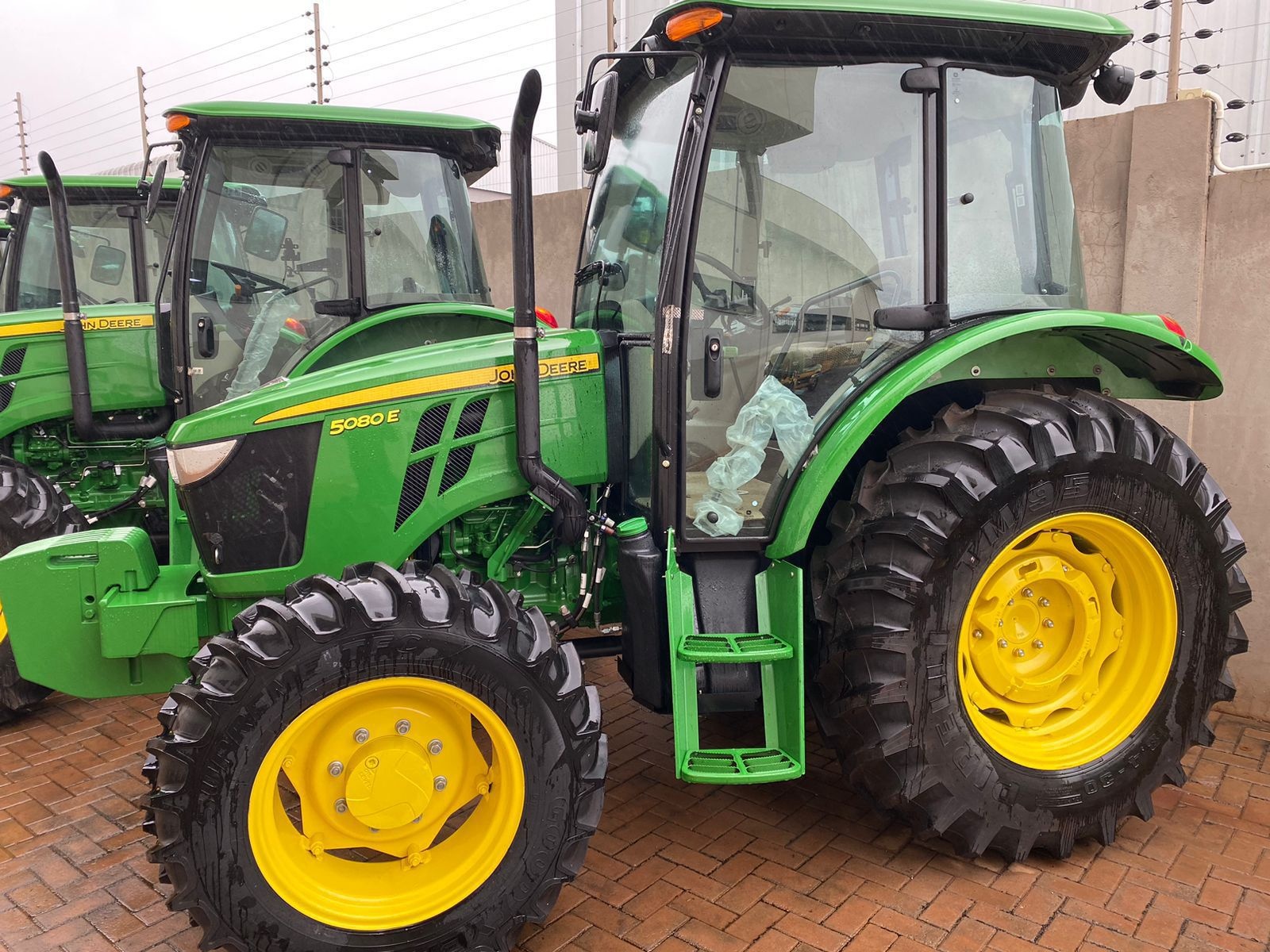 Trator John Deere 5080E ano 2023