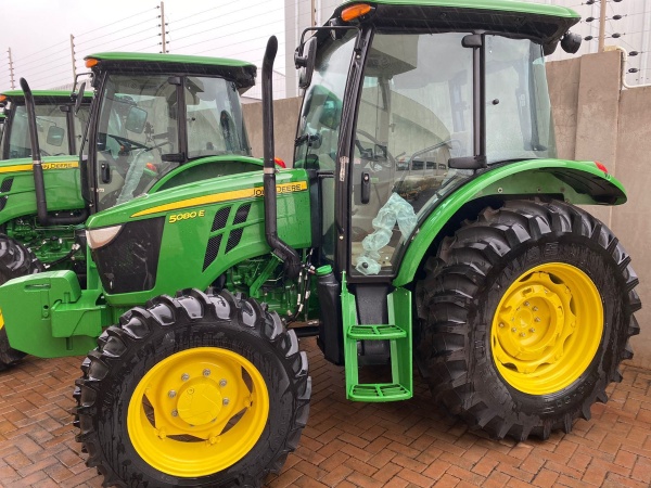 Trator John Deere 5080E ano 2023 - 5080E - Máquinas Agrícolas