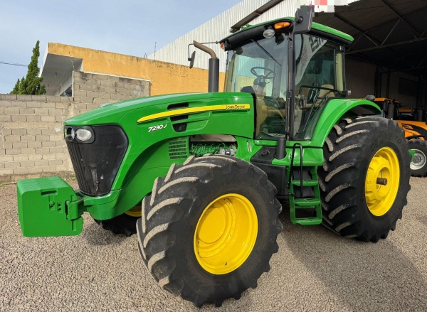 Trator John Deere 7230 J ano 2022