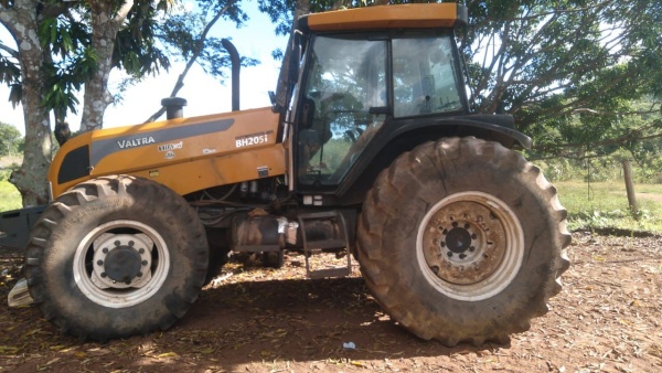 Trator Valtra BH205i ano 2011