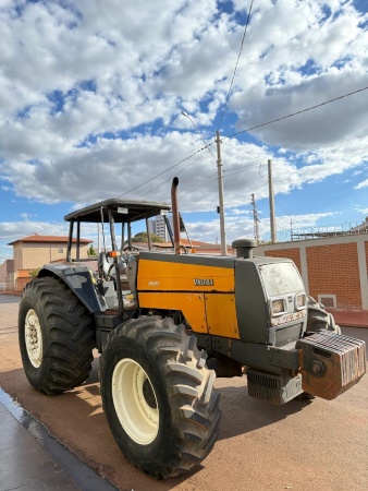 Trator Valtra BH 180 ano 2006