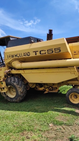 Colheitadeira New Holland TC 55 ano 1994